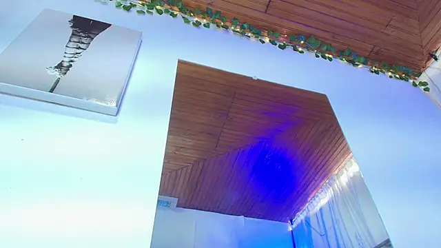 Naia x online show from 12.04.25