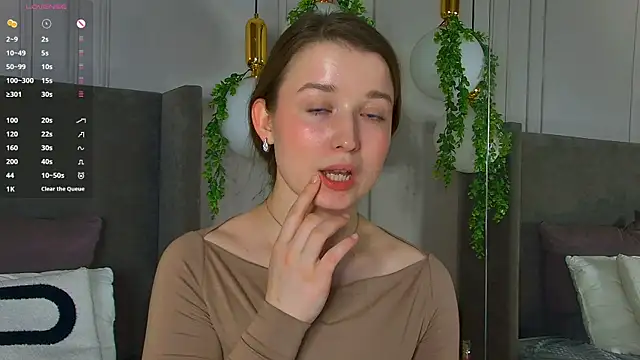 Snapshot of MichelleHaynes chatting on 03.01.25 MichelleHaynes online show from 03.01.25