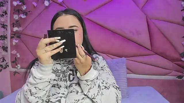 Snapshot of Victoria_Rossy chatting on 11.15.25 Victoria Rossy online show from 11.15.25