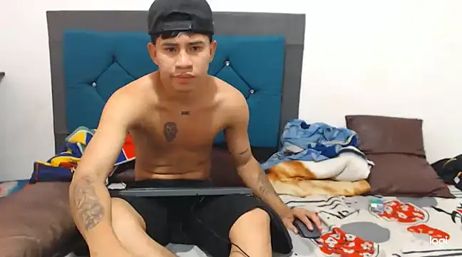 Snapshot of jaycolinss chatting on 03.03.25 jaycolinss online show from 03.03.25