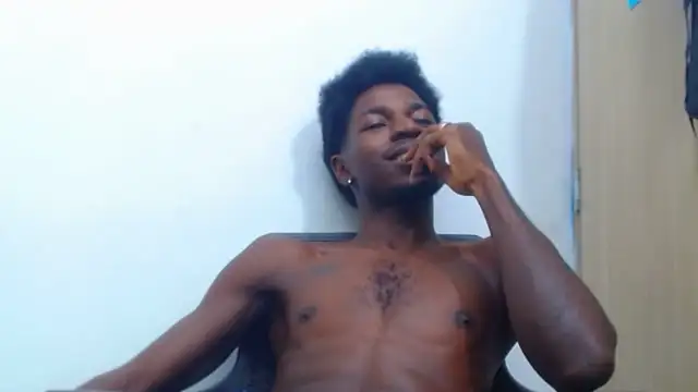 Snapshot of jaycolinss chatting on 10.10.25 jaycolinss online show from 10.10.25