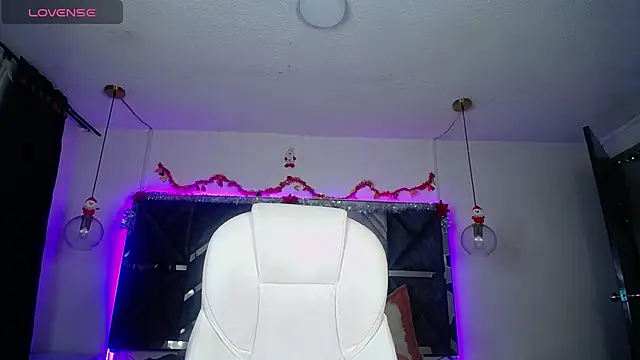 MIA YOURHOTTIE online show from 12.16.24