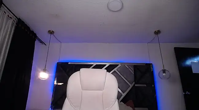 MIA YOURHOTTIE online show from 02.04.25