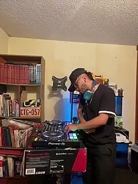 kmilo2405 online show from 06.14.26