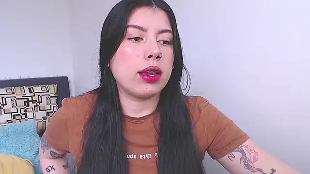 Snapshot of iam_emy chatting on 10.18.25 iam emy online show from 10.18.25