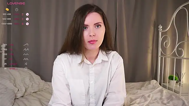 LoraDevon online show from 02.10.25