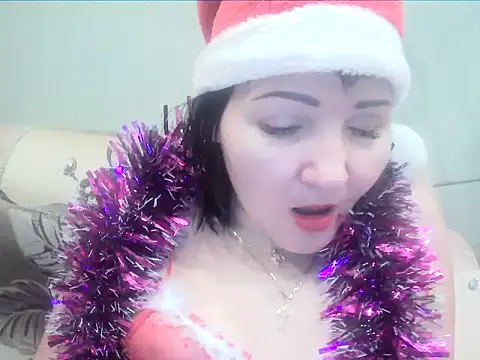 Snapshot of ClaireSunset chatting on 12.23.24 ClaireSunset online show from 12.23.24