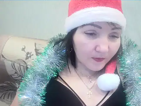 Snapshot of ClaireSunset chatting on 12.30.24 ClaireSunset online show from 12.30.24