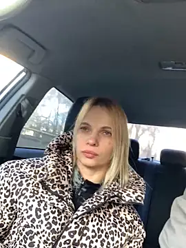 Snapshot of DonorDi chatting on 02.13.25 DonorDi online show from 02.13.25