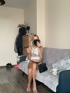 Snapshot of DonorDi chatting on 02.20.25 DonorDi online show from 02.20.25