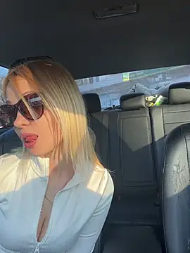 Snapshot of DonorDi chatting on 03.22.25 DonorDi online show from 03.22.25