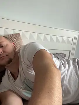 Snapshot of DonorDi chatting on 12.23.25 DonorDi online show from 12.23.25