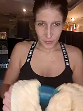 Lenchen  online show from 02.22.25