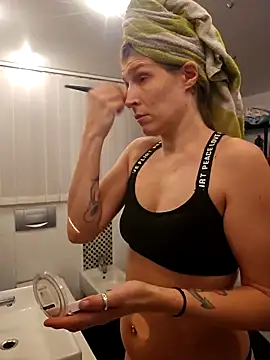 Lenchen  online show from 02.24.25