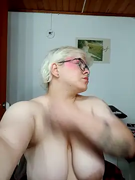 Snapshot of amalia_love chatting on 09.13.25 amalia love online show from 09.13.25