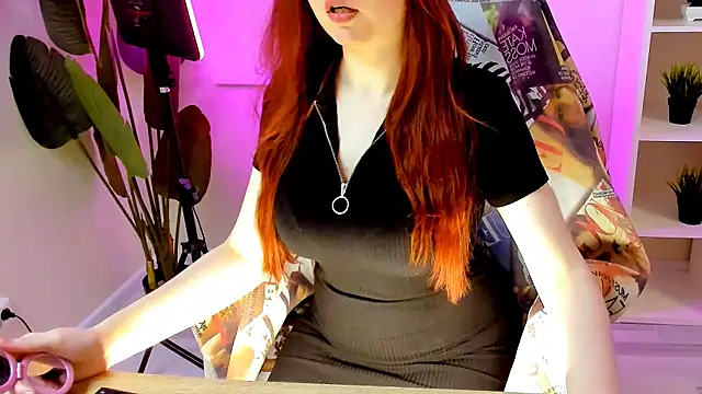 Snapshot of CarolGiggly chatting on 04.29.26 CarolGiggly online show from 04.29.26