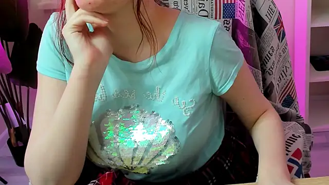 Snapshot of CarolGiggly chatting on 05.13.26 CarolGiggly online show from 05.13.26