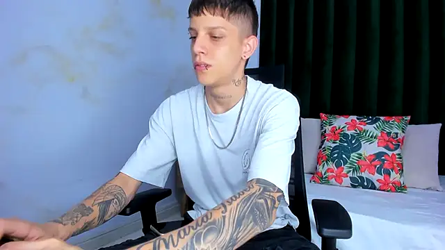 Snapshot of Adam_hard_ chatting on 02.05.25 Adam hard online show from 02.05.25