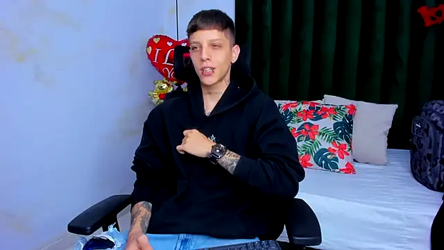 Snapshot of Adam_hard_ chatting on 02.12.25 Adam hard online show from 02.12.25