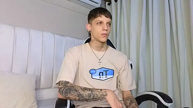 Snapshot of Adam_hard_ chatting on 09.15.25 Adam hard online show from 09.15.25