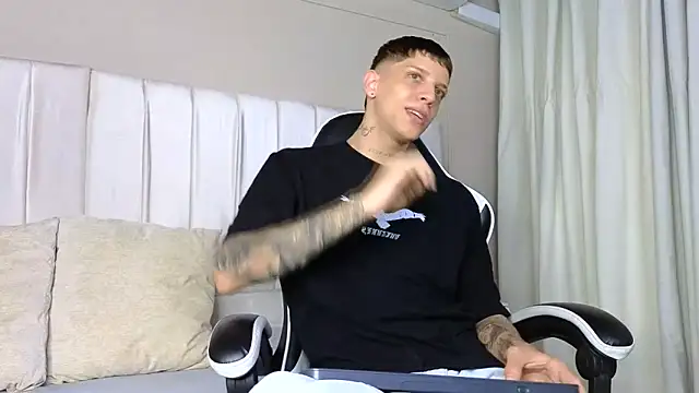 Snapshot of Adam_hard_ chatting on 09.23.25 Adam hard online show from 09.23.25