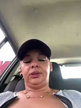 Snapshot of Aligoldbottom chatting on 01.26.25 Aligoldbottom online show from 01.26.25