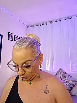 Snapshot of Aligoldbottom chatting on 02.27.25 Aligoldbottom online show from 02.27.25