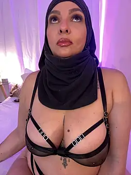 Snapshot of Aligoldbottom chatting on 03.16.25 Aligoldbottom online show from 03.16.25