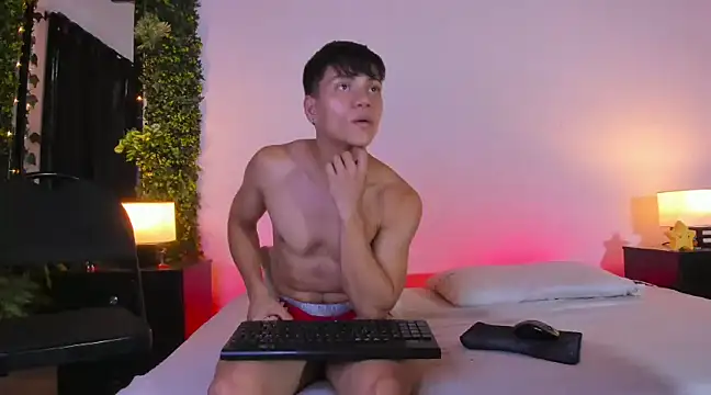 Snapshot of Valentino__X chatting on 03.04.25 Valentino X online show from 03.04.25