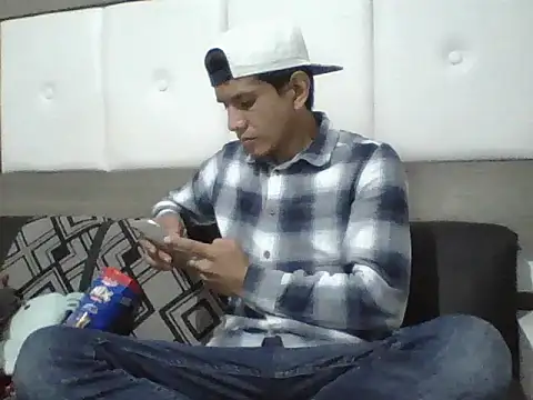 Snapshot of oiram27 chatting on 10.16.25 oiram27 online show from 10.16.25