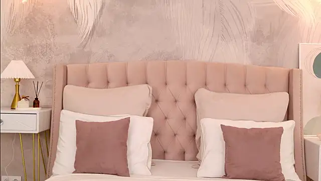 milaleoneli online show from 03.24.26