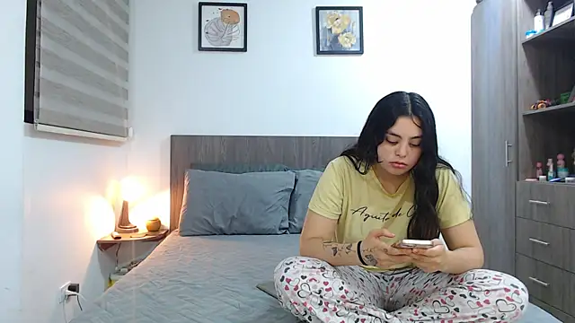 Scarlett Jazmin online show from 04.14.26