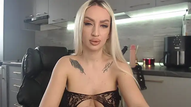 queenzoora online show from 02.26.26