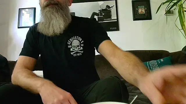 Snapshot of Kingsscepter chatting on 10.19.25 Kingsscepter online show from 10.19.25