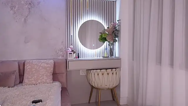 Snapshot of JullyBlair chatting on 02.02.25 JullyBlair online show from 02.02.25