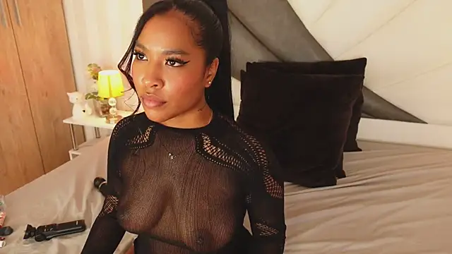 IzzyyBeelmonth online show from 12.23.24