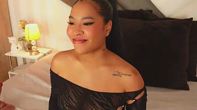 IzzyyBeelmonth online show from 12.28.24