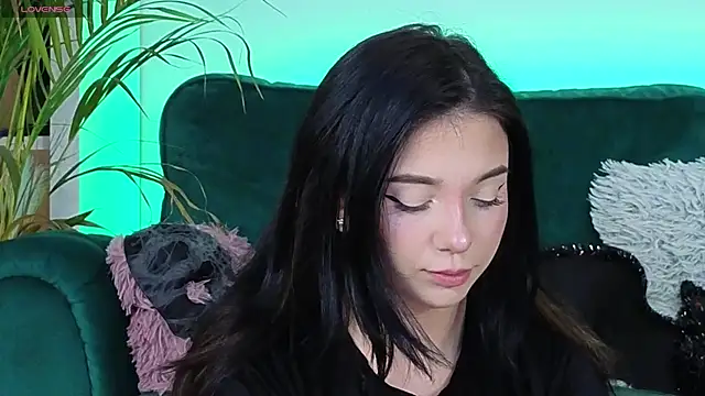 AveryWillow online show from 11.03.25