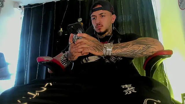 Snapshot of the_beast_master_ chatting on 06.22.26 the beast master online show from 06.22.26