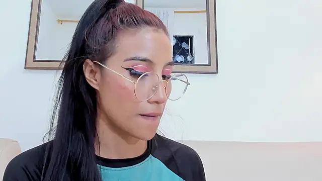 naomiii   online show from 02.26.25