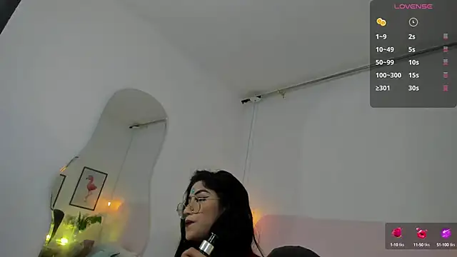 naomiii   online show from 10.16.25