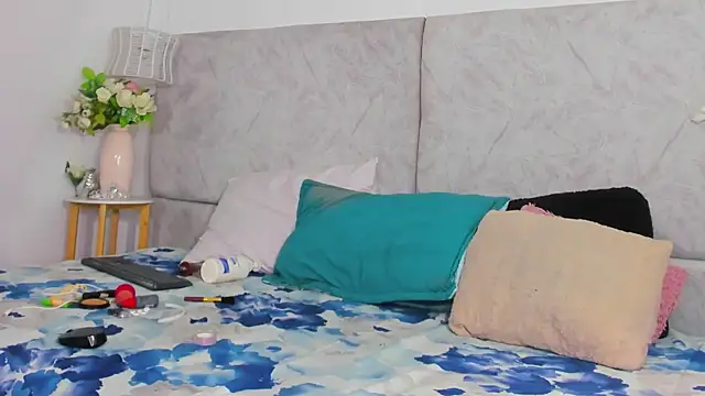 naomiii   online show from 10.23.25