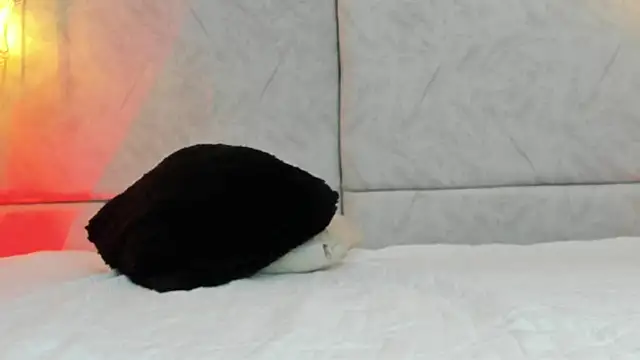 naomiii   online show from 04.01.26