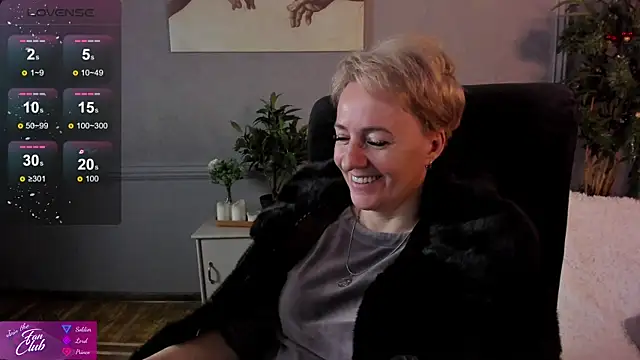 Snapshot of Nika_Smit chatting on 12.15.24 Nika Smit online show from 12.15.24