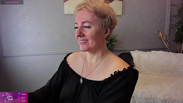 Snapshot of Nika_Smit chatting on 12.22.24 Nika Smit online show from 12.22.24