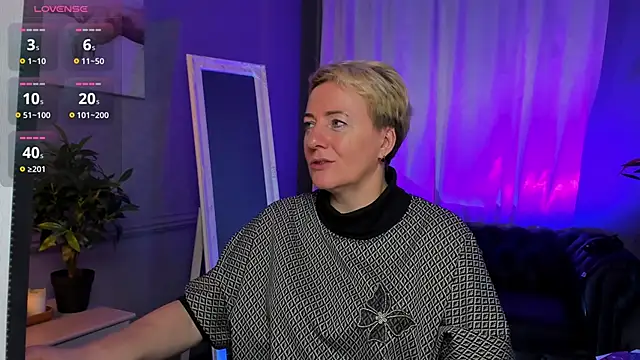 Snapshot of Nika_Smit chatting on 11.09.25 Nika Smit online show from 11.09.25