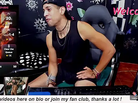 Snapshot of MikeRose94 chatting on 10.08.25 MikeRose94 online show from 10.08.25