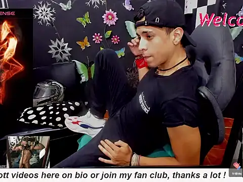 Snapshot of MikeRose94 chatting on 10.10.25 MikeRose94 online show from 10.10.25