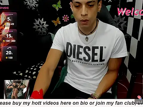 Snapshot of MikeRose94 chatting on 10.11.25 MikeRose94 online show from 10.11.25