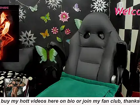 Snapshot of MikeRose94 chatting on 10.26.25 MikeRose94 online show from 10.26.25